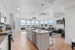 Amazing Deluxe 2BR Pool/Gym/Htub