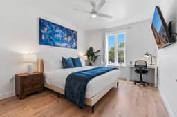 Capital Views! Pool/Spa/Gym/Bowling/Free Parking!