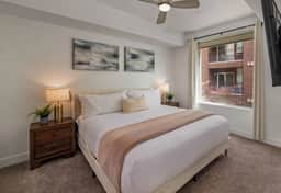 Central City Luxury-2BR/2BA Pool/Htub/Gym/Parking