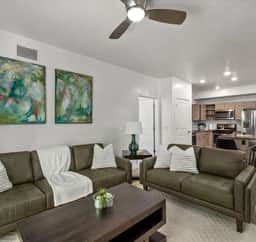 Central City Luxury-2BR/2BA Pool/Htub/Gym/Parking