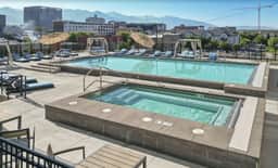 Convention Ctr - Stylish 2BD/2BA w/Pool/Gym/Htub