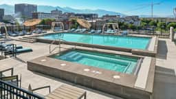 Convention Ctr 1BR 1BA Pool/Gym/HotTub/Theatre