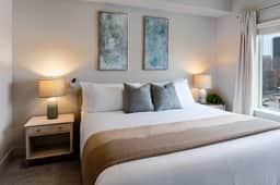 Convention Ctr Lux 2BR Pool,Htub,Gym,Theatre,Pkg