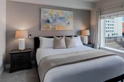Convention Ctr Luxury 1BR Pool Gym Hot Tub