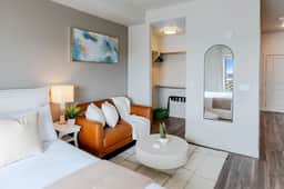 Convention Ctr Studio! Designer! Spa/pool/gym/pkg!