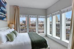 Convention Ctr! Spacious 2BR/2BA-Spa,Pool,Gym,Pkg