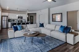Convention Ctr! Spacious 2BR/2BA-Spa,Pool,Gym,Pkg