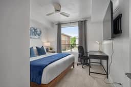 Deluxe 1BR 1BA Pool, Gym, Htub, Pkg