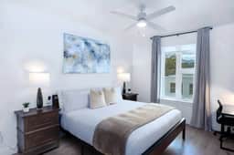 Deluxe 1BR 1BA Stunning Amenities-Pool, Htub, Gym+