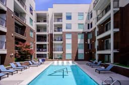 Deluxe Central 1BR 1BA Pool/Hot Tub/Gym/Parking