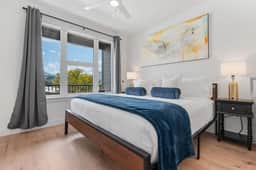Designer 1BR with Pool and Hot tub
