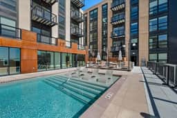 Elevated Stay! Top floor! Kg bed|Pool|Hot Tub|Gym|Parking