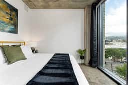 Exceptional 1BD/BA-PoolHotTubGymParking- Downtown!