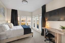 Gorgeous 2BD/2BA Pool/Gym/Htub near Convention Ctr
