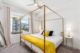 Luxury Apt. 6th floor- King Bed Gym Prkg Pool NEW