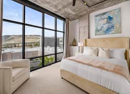 Sky-High Views Lux-2bd/2ba-Rooftop Pool-HTub-Gym
