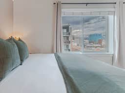 Stylish Studio N/Convention Ctr - Pool, HTub+More!