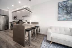 Sugarhouse! Mtn Views!|TopFloor|King|Parking|Gym
