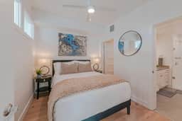 Top floor Deluxe 1BR Pool/Gym/Htub/Bowling More