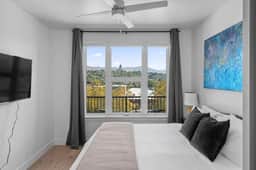 Top VIEWS! Capital building! Rooftop pool/gym/bowl
