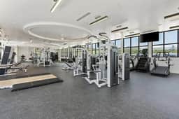 Views! Amenities! Pool/Spa/Gym/Bowl/Pking!