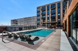 Pool|Spa|Sauna|Free Parking|Gym| King bed/1 Bath