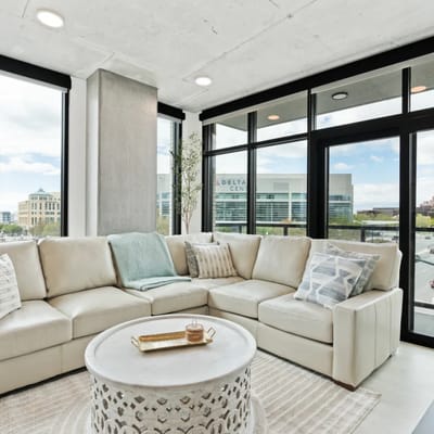 2bd/2ba Best style and location/Pool+spa/gym/pkg!