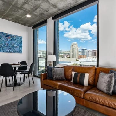 Best views! Lux 9th fl/Gym/Pking/Pool/Htub/King BD