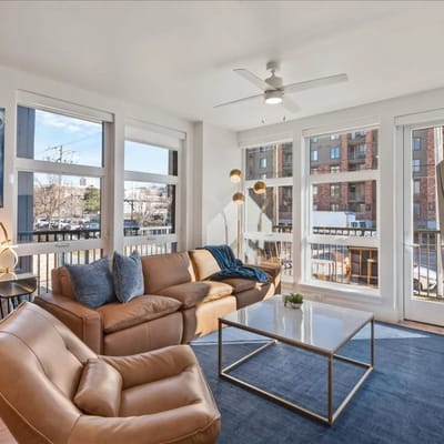 BEST-Amenities |King bd| Pool| Hottub| Gym|Pking|Bowl