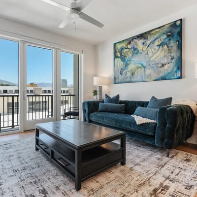 Capital Views! Pool/Spa/Gym/Bowling/Free Parking!