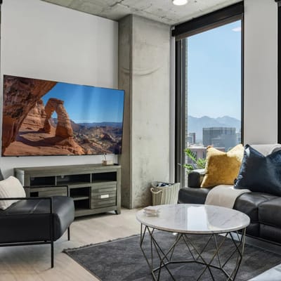 Delta Center 2Bd/2Bath/Pool/Gym!