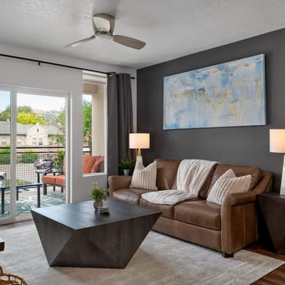 Deluxe 1BR 1BA Pool, Gym, Htub, Pkg
