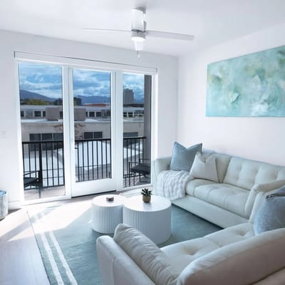 Deluxe 1BR 1BA Stunning Amenities-Pool, Htub, Gym+