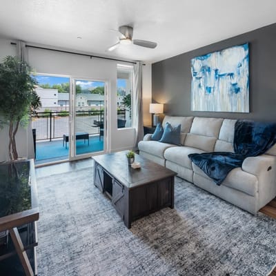 Deluxe Central 1BR 1BA Pool/Hot Tub/Gym/Parking