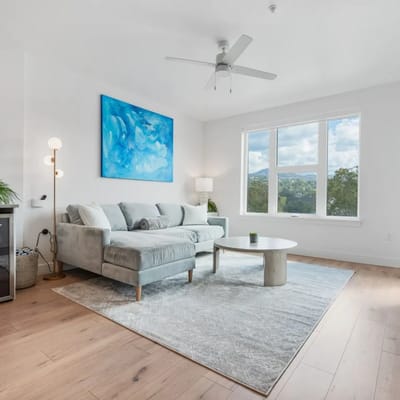Deluxe Designer 1BR Gym/Pool/HTub