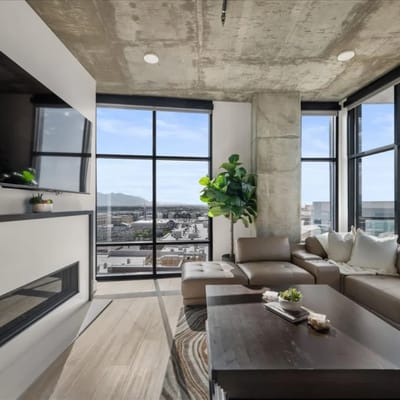 Sky-High Views Lux-2bd/2ba-Rooftop Pool-HTub-Gym