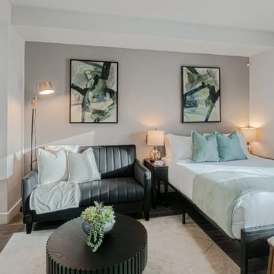 Stylish Studio N/Convention Ctr - Pool, HTub+More!