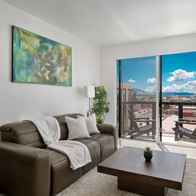 Elevated Stay! Top floor! Kg bed|Pool|Hot Tub|Gym|Parking