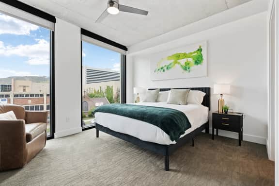 2bd/2ba Best style and location/Pool+spa/gym/pkg!