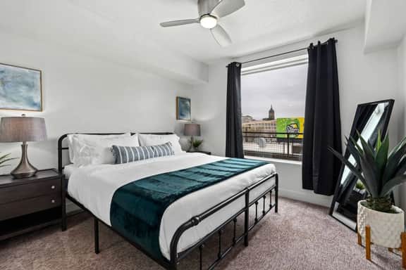 Beautiful, Opulent Central City 1BD1BA- Amenities!