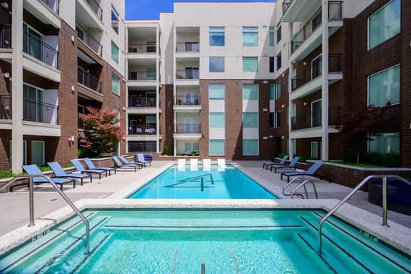 Beautiful, Opulent Central City 1BD1BA- Amenities!