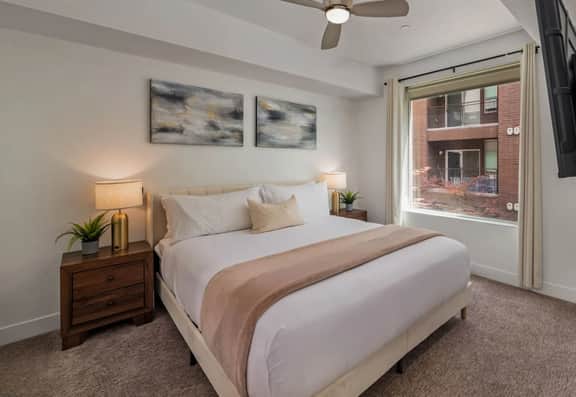 Central City Luxury-2BR/2BA Pool/Htub/Gym/Parking
