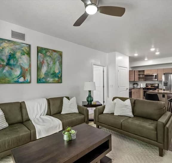Central City Luxury-2BR/2BA Pool/Htub/Gym/Parking