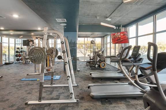 Convention Ctr 1BR 1BA Pool/Gym/HotTub/Theatre