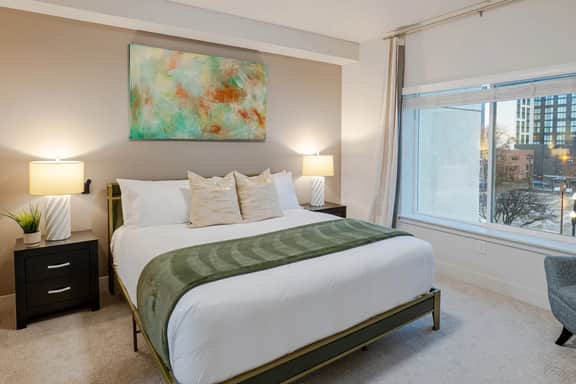 Convention Ctr Bespoke Beauty 2BD Pool/Gym/HtubPkg