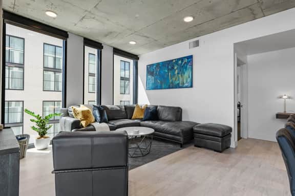 Delta Center 2Bd/2Bath/Pool/Gym!