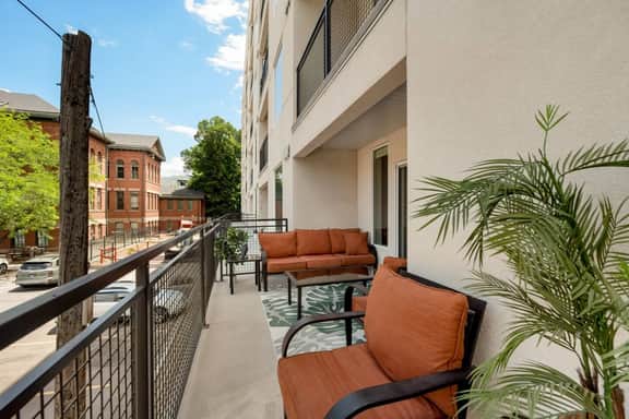 Deluxe 1BR 1BA Pool, Gym, Htub, Pkg