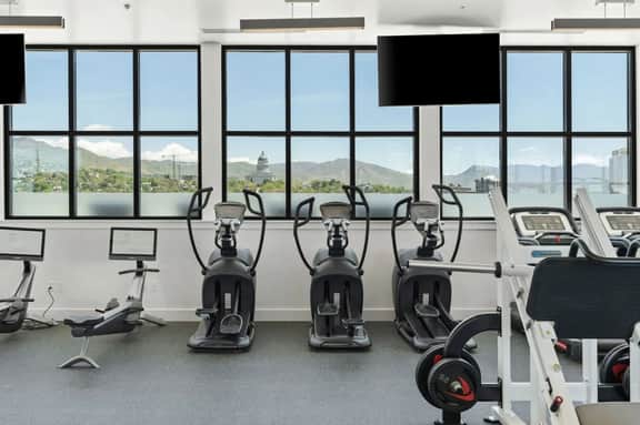 Deluxe Designer 1BR Gym/Pool/HTub