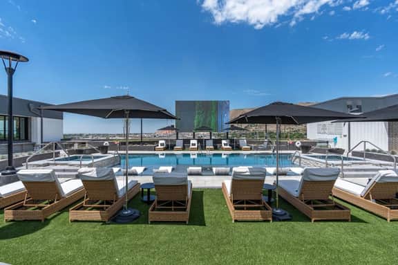 Designer 1BR with Pool and Hot tub