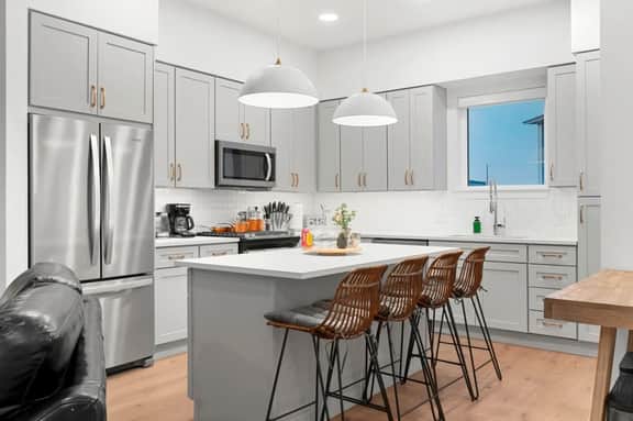 Downtown Lux Townhouse 3BD/3.5BA